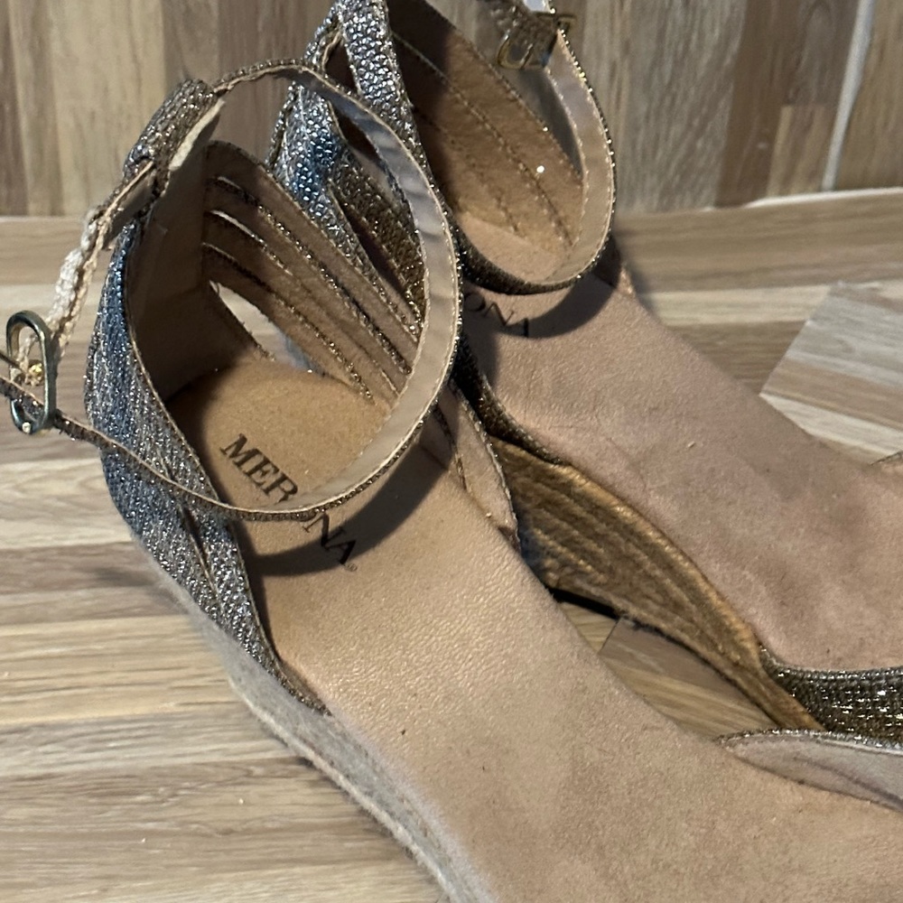 Gold wedge shoes slightly use size 8 1/2 - Picture 7 of 11